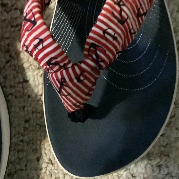 Clarks Women's Red and Black Cloudsteppers Sandals - Picture 5 of 7